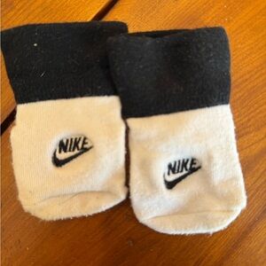 💜 Nike Black and White Baby Socks